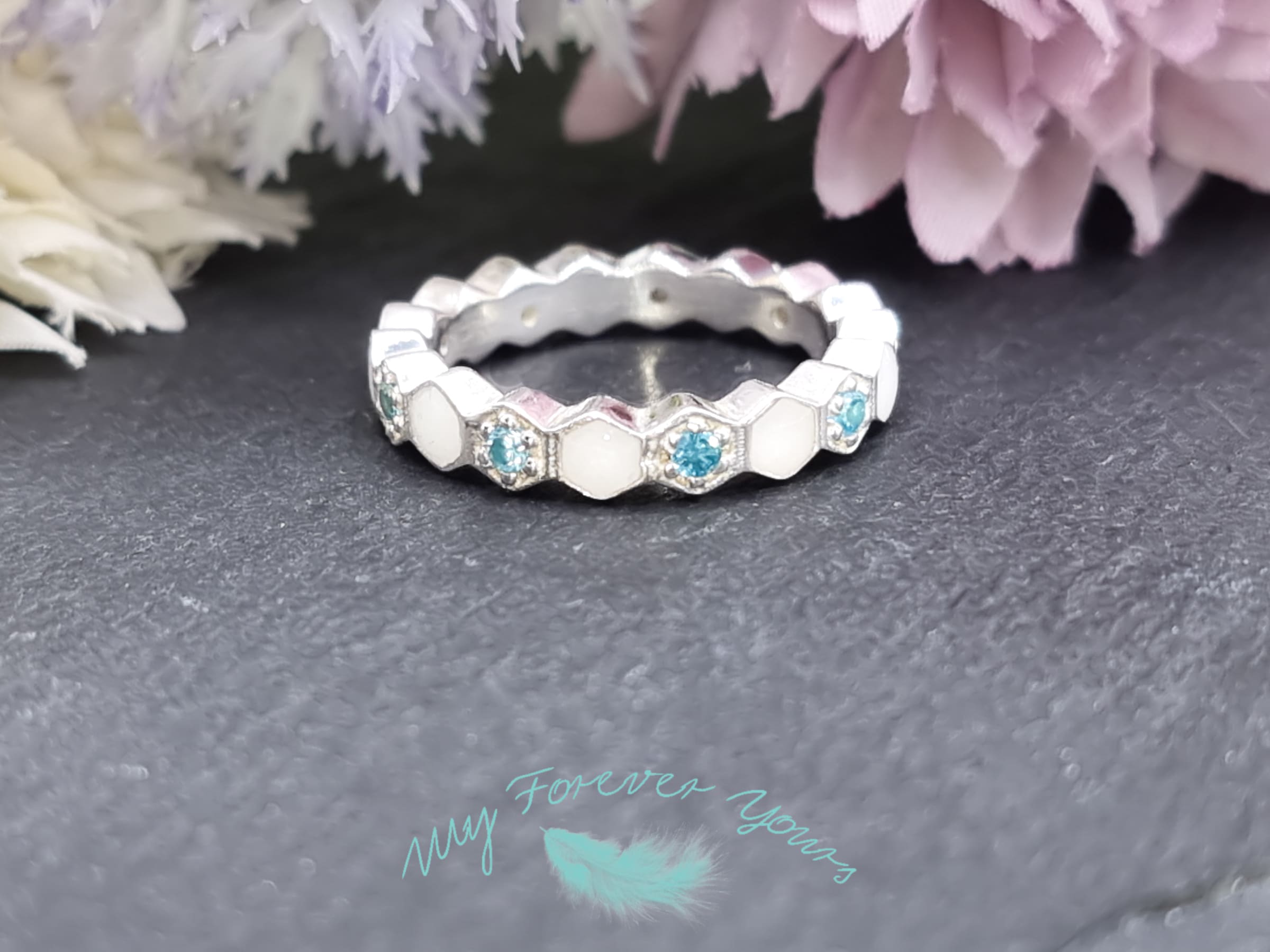 Cremation Ashes Ring Hera